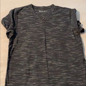 Under Armour fitted v neck S black/white